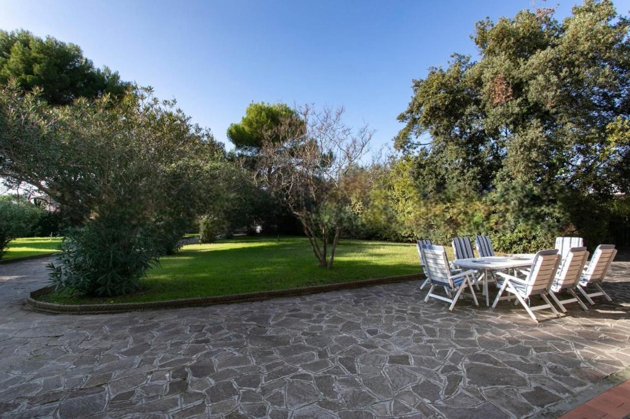 Maison Antoinette San Vincenzo Bagian luar foto
